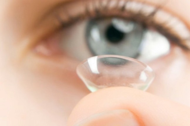 Dari Iritasi Hingga Kebutaan, Inilah Bahaya Lupa Melepas Softlens!