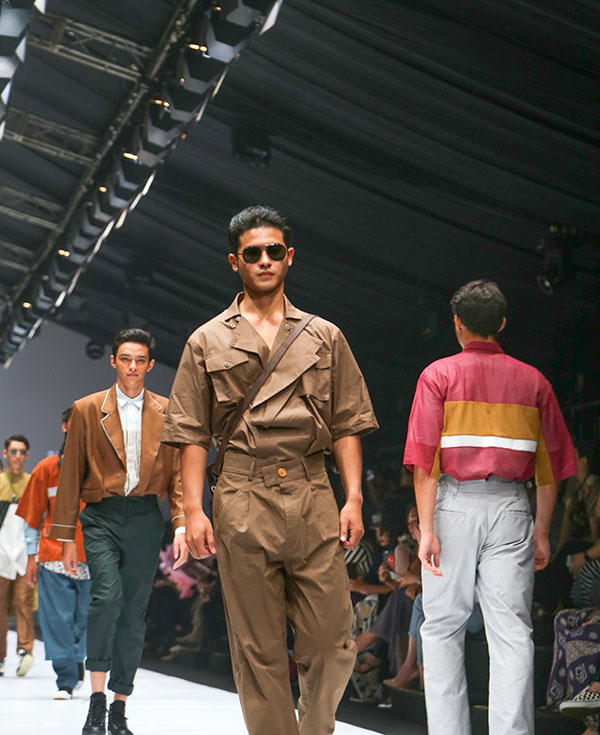 Perfect Collaboration of Optik Seis and Indonesian Designers at Jakarta Fashion Week 2019